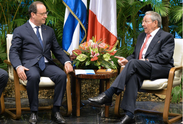 Hollande+Meets+Castro+in+Cuba