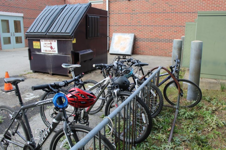 Filling+up+the+rusty+yet+trusty+rack%2C+many+bikes+wait+during+the+day+for+their+owners+to+return.