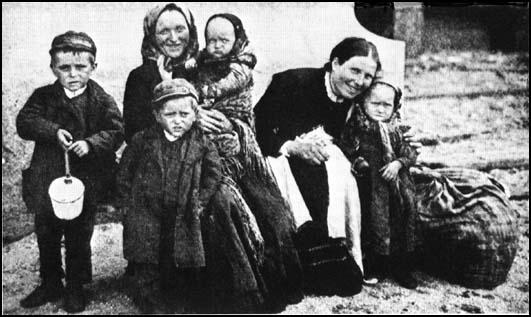 Irish family arriving in the United States in 1902.
