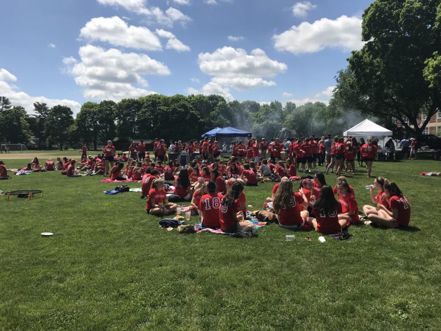 The+Class+of+2018+enjoys+a+cookout+under+the+sun.+Photo+by+Rose+Papuga.