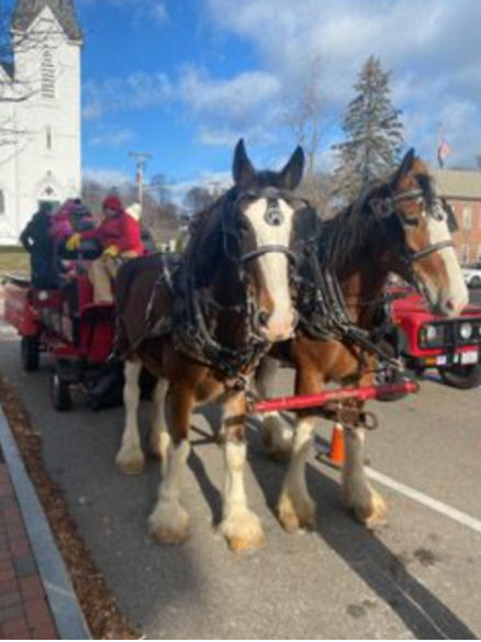 A Holly Jolly Horse ride going through Hinghams town square