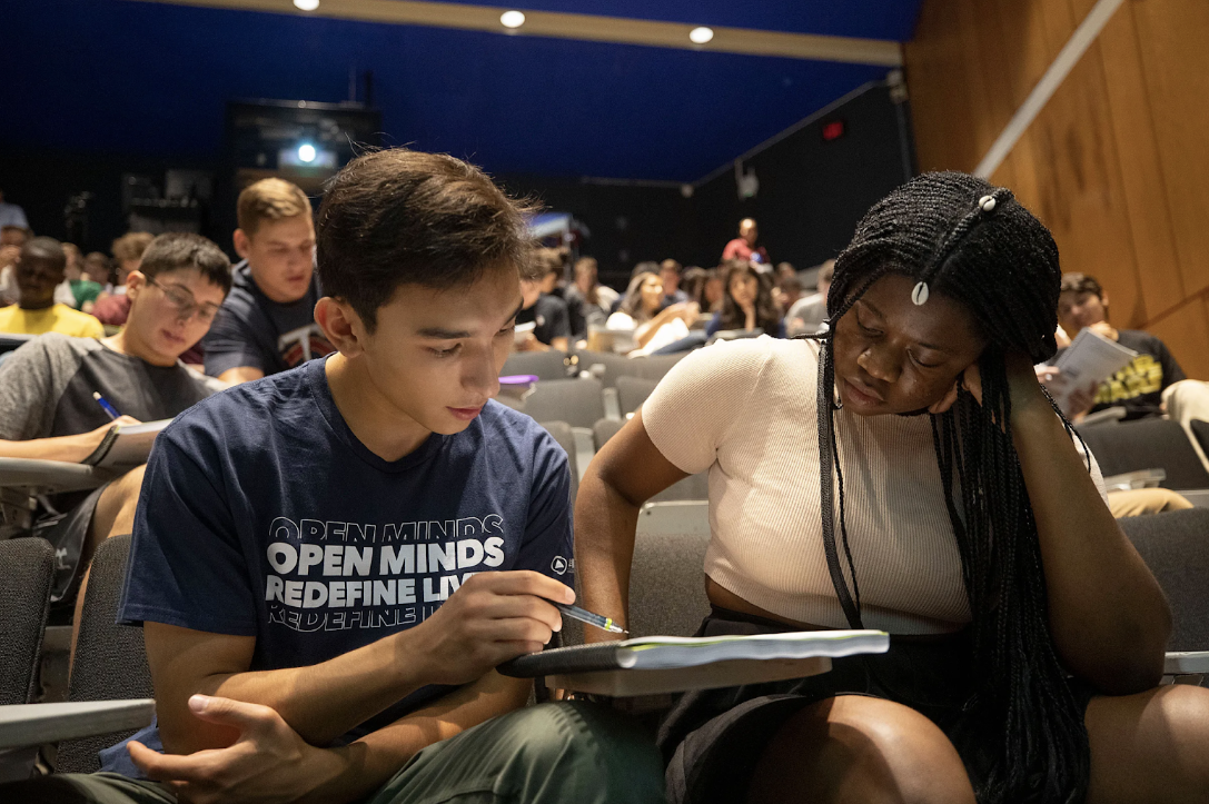 Sean Finamore ’22 (left) and Xaviera Zime ’22 review their notes together during a lecture in the Harvard Science Center.