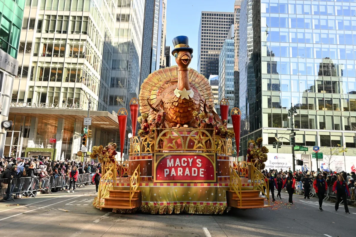 Huge turkey and blow up balloons at the start of the Thanksgiving day annual Macy's parade.