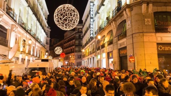 Photo taken by Josep V. Zaragoza, people in Madrid Spain are gathered in the Puerta de Sol on new years eve waiting for the ball to drop.
