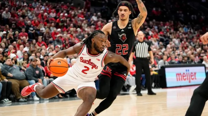 Ohio State’s star guard Bruce Thorton slashes to the hoop in a divisional game against Rutgers (Credit: Adam Jardy)
