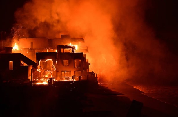 The Palisades Fire, burning a beach house on the Pacific Coast, in Malibu, California. (Agustin Paullier)
