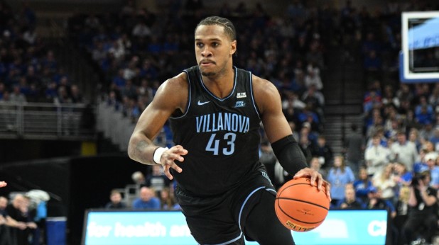 Villinovas forward Eric Dixon, dribbles through the lane against the Creighton Blue Jays on December 21, 2024. (Steve Branscomb - Imagn Images) 