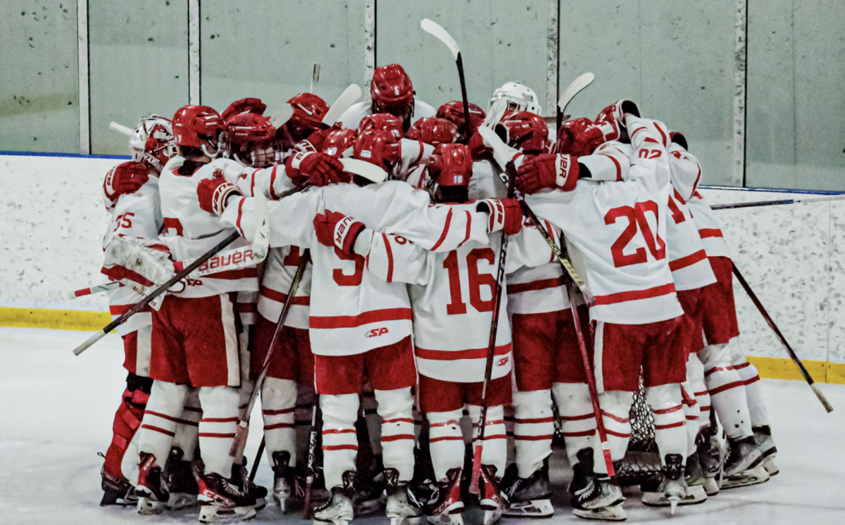 The Harbormen in their pre-game huddle prior to their round of 16 game vs SJS