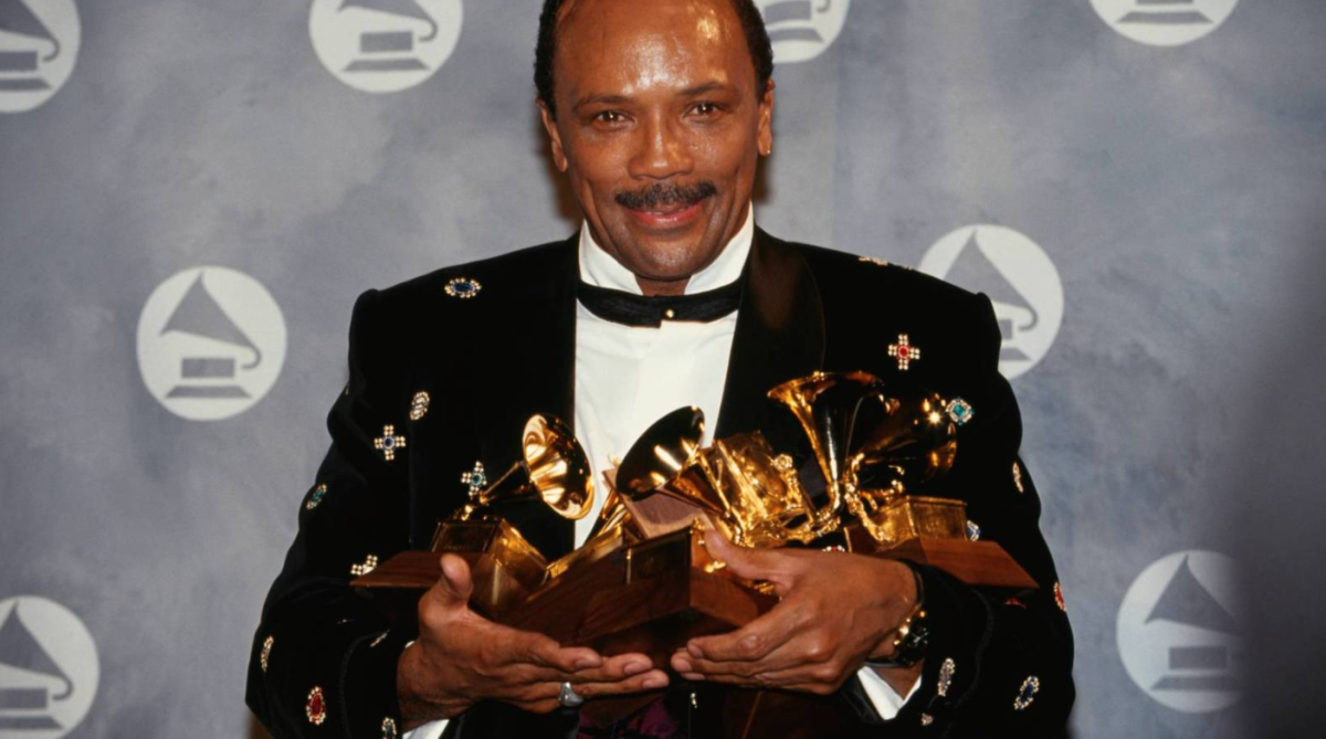 Quincy Jones carries an armful of Grammy Awards at the 1991 Grammy Awards show.