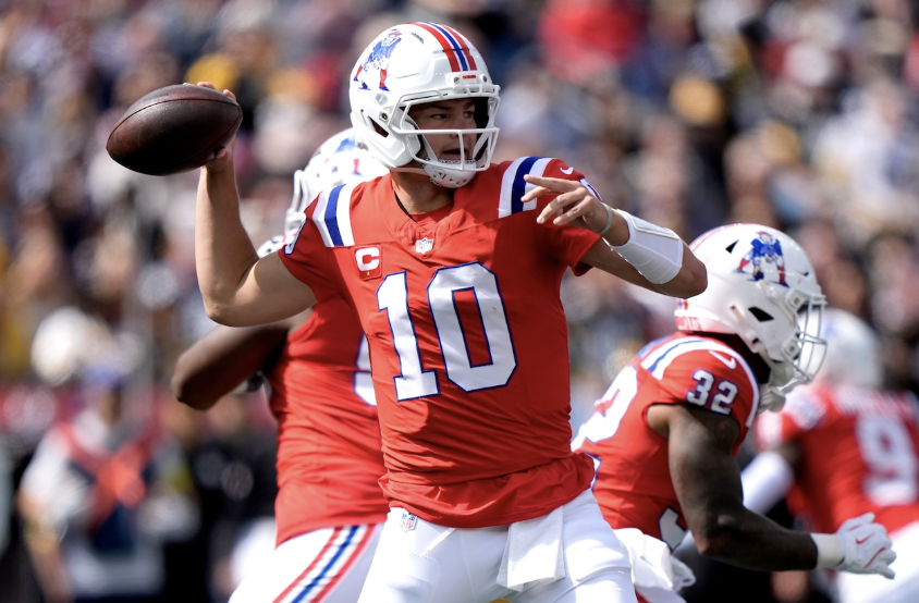 Patriots quarterback Drake Maye looks downfield to complete a pass.
