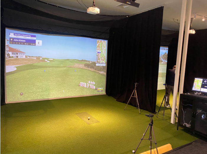 An indoor putting simulator alllows snowed in golfers to practice their swing before the spring season begins.