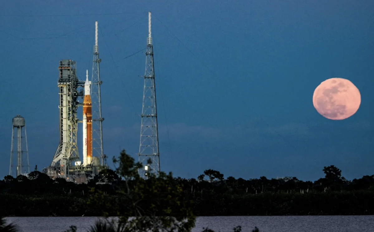 Artemis II stands atop its launchpad, facing its objective hundreds of thousands of miles away. 